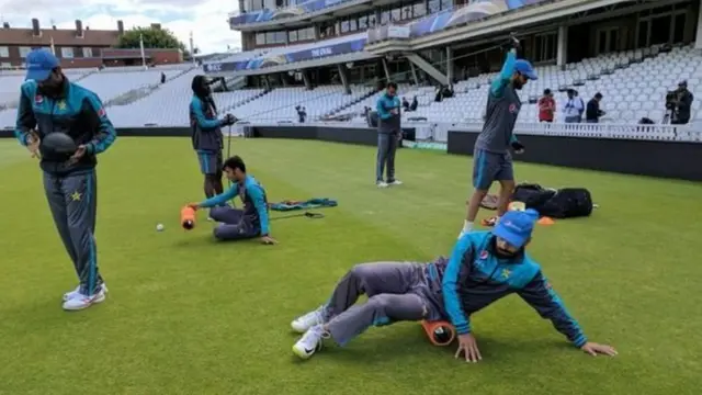 पाकिस्तानी टीम का अभ्यास