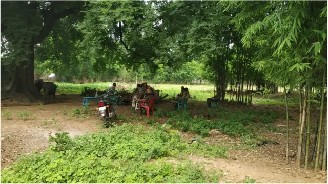 गांव में तैनात सुरक्षाबल