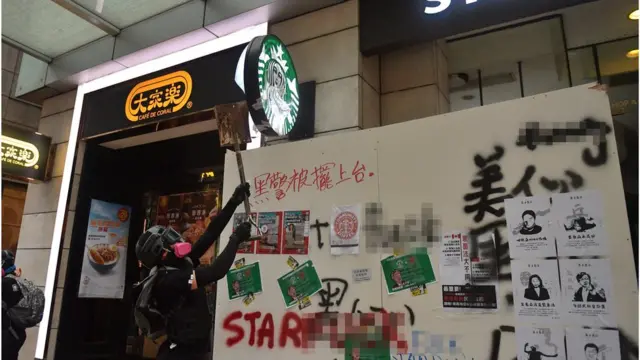 星巴克受灾，成为不少国际媒体关注的对象。