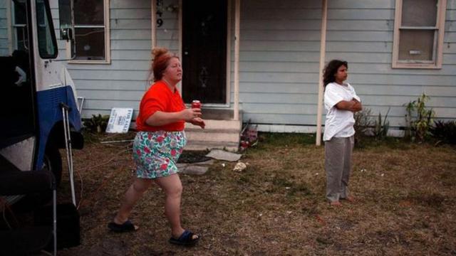 Mulher com latasite de aposta jogorefrigerante