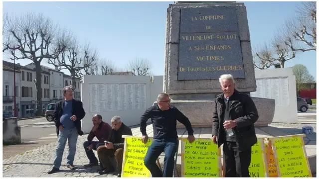 صورة لوحة تحمل اسم النصب التذكاري لمخيم رويفزالت بمدينة باربينون جنوبي فرنسا