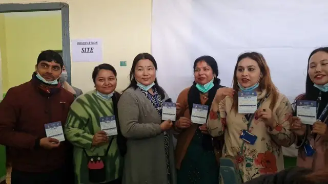 खोप लगाएका स्वास्थ्यकर्मीहरू