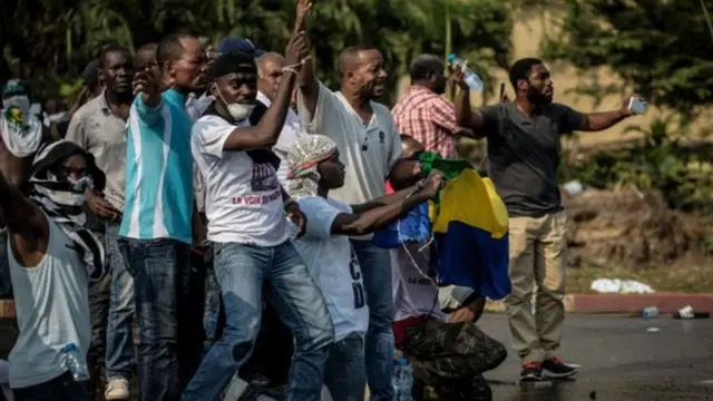 Wafuasi wa upinzani wakiandamana nchini Gabon baada ya rais Ali Bongo kutangazwa mshindi wa uchaguzi wa urais