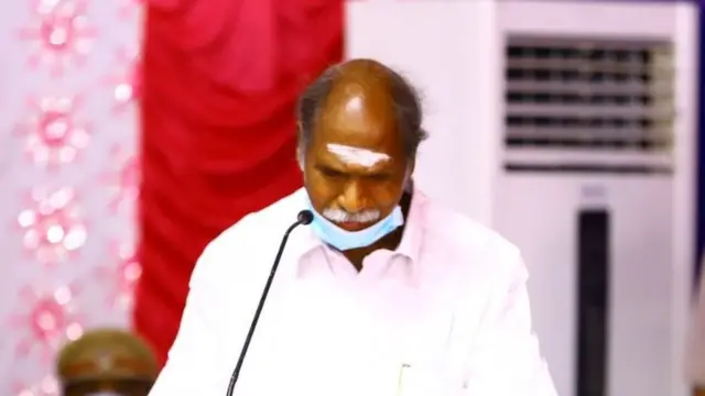 பதவியேற்கும் ரங்கசாமி.