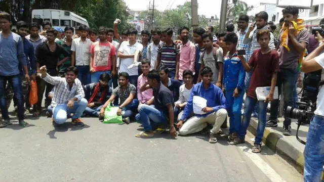 इंटर के नतीजे से नाराज छात्र