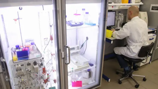 Investigador del Instituto Gamaleya.