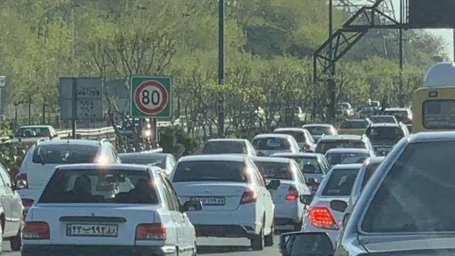 پلیس افزایش ترددهای شهری در تهران را تایید کرده است. عکس یکی از بزرگراه های پایتخت در اولین روز کاری سال را نشان می دهد