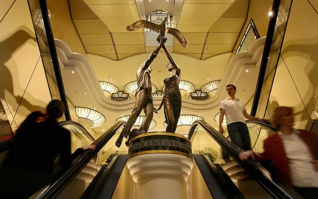 Памятник Диане и Доди