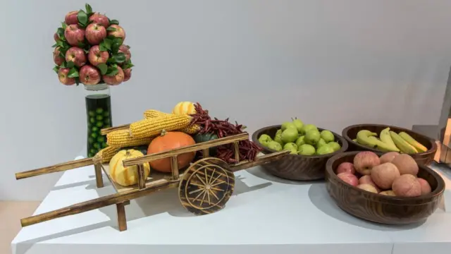 Different kain fruits.