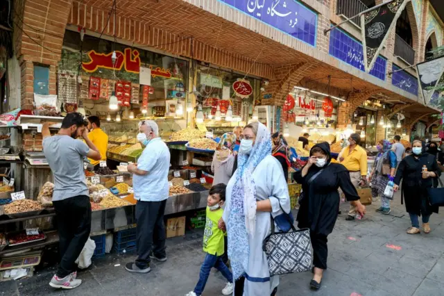 مرکز آمار ایران نرخ تورم سالانه مهر ماه در این کشور را ۴۵/۴ درصد اعلام کرده