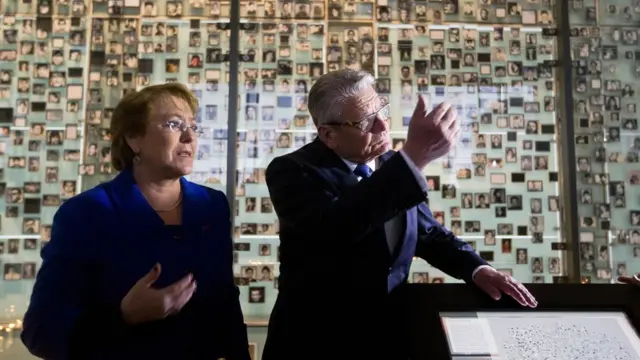 El presidenteroleta de clubesAlemania, Joachim Gauck, junto a su par chilena, Michelle Bachelet