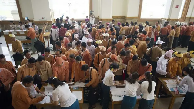 တိုင်းရင်းသားလူမျိုးရေးရာဝန်ကြီးနေရာတွေအားလုံးကိုတော့ NLD ဝင်ပြိုင်ဖို့ရှိပါတယ်။