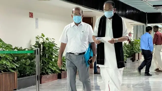 அனைத்து கட்சி கூட்டத்தில் பங்கேற்க வருகை தந்த மதிமுக பொதுச்செயலாளர் வைகோ