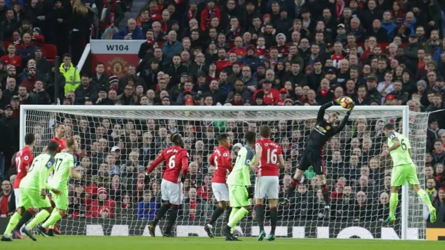 Manchester United hòa Liverpool hôm 15/1