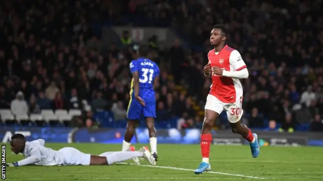 Eddie Nketiah yishimira igitego yatsinze Chelsea