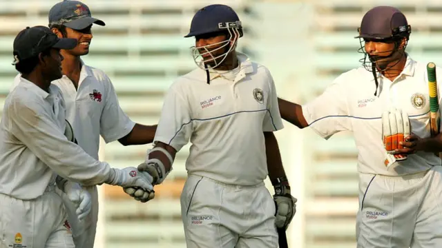 2007માં મુંબઈ અને સૌરાષ્ટ્ર વચ્ચે રણજી ટ્રોફી મૅચ