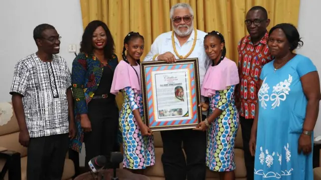 Les jumelles et leurs parents ont remis une plaque à l'ancien Président et l'ont orné de perles pour lui exprimer leur reconnaissance pour son soutien. L'ancien président John Jerry Rawlings a remercié les jumelles et leurs parents pour la visite et a félicité l'équipe médicale qui avait fait un "travail fantastique" pour assurer la survie des deux enfants.