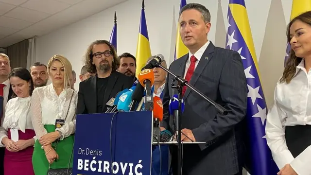 Bećirović se obraća novinarima