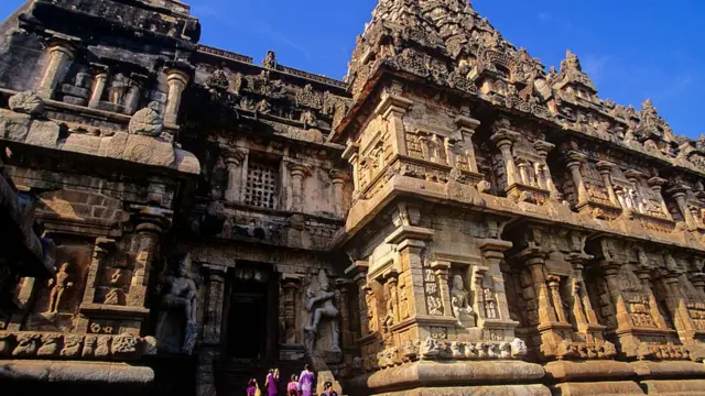 கங்கை கொண்டசோழபுரம். ராஜேந்திர சோழன் நிறுவிய சோழப்பேரரசின் தலைநகரம் இது.