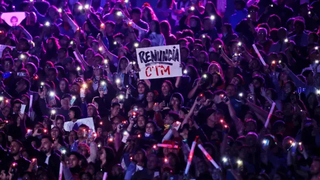 Una pancarta exigiendo la renuncia del presidente Piñera durante el Festival de Viña del Mar.
