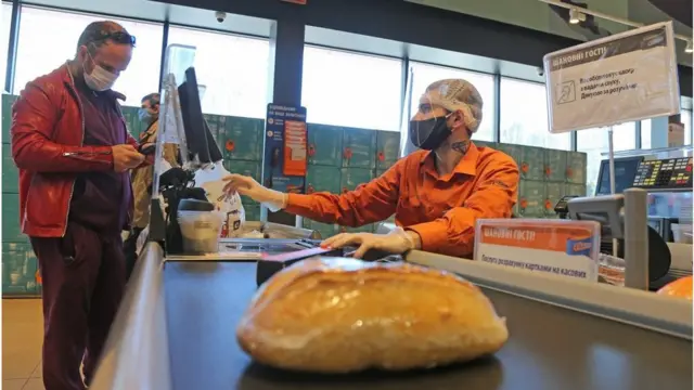 хліб у супермаркеті