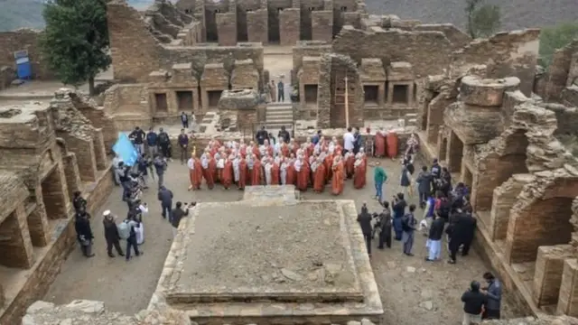 تخت باہی، بدھا، مجسمہ