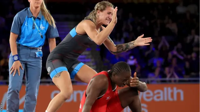 Madusu Koroma n'a pas pu retenir ses larmes après avoir été battu par l'Anglaise Georgina Nelthorpe aux Jeux du Commonwealth, l'année dernière.