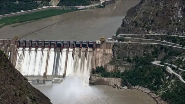 پانی سے بننے والی بجلی سب سے سستی پڑتی ہے۔