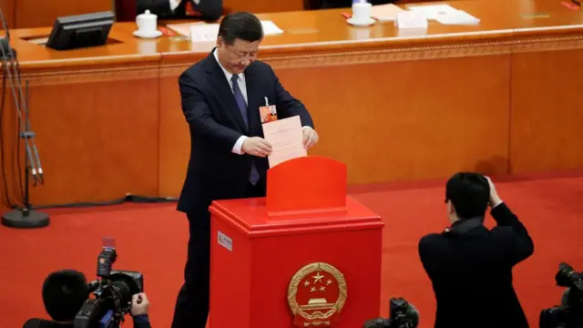 中國國家主席習近平投下表決票的一刻。