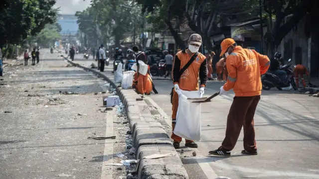 Petugas kebersihan di Jakarta
