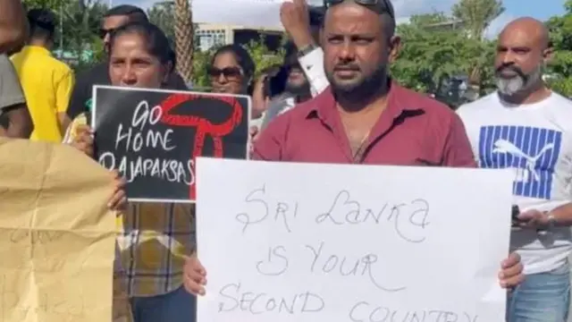 மாலத்தீவில் போராட்டத்தில் ஈடுபட்ட மக்கள்