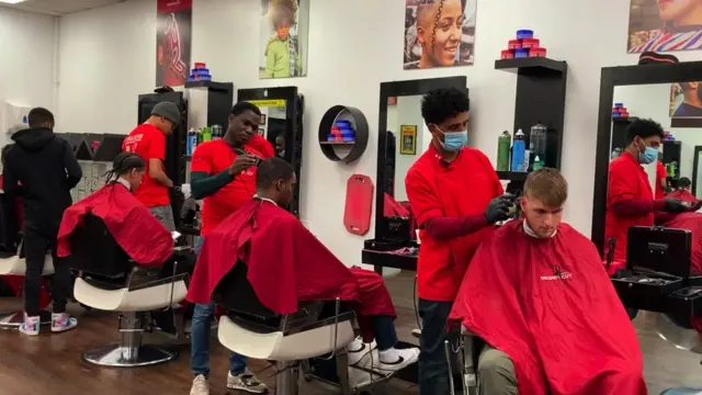 ሎሚ ኣብታ ትካል ኣስታት 10 ሞያውያን ቀምቀምቲ ተቖጺሮም ይሰርሑ ኣለዉ