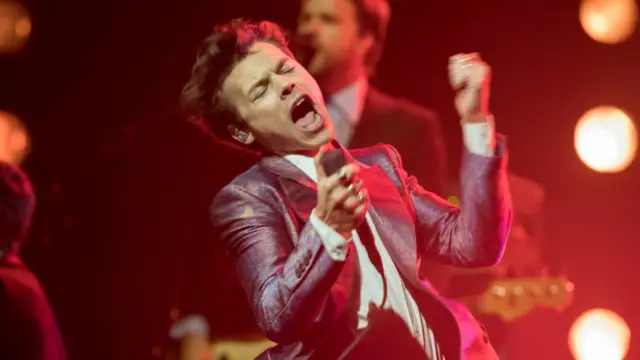 해리 스타일즈는 원디렉션 멤버 중 가장 재산이 많다