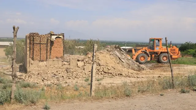 Максат айылындагы курулуш иштери