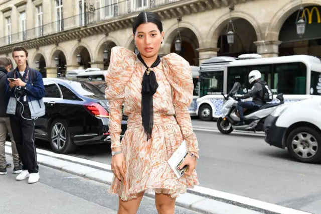 เจ้าฟ้าสิริวัณณวรีฯ ทรงทักทายพสนิกรเมื่อวันที่ 23 ต.ค.