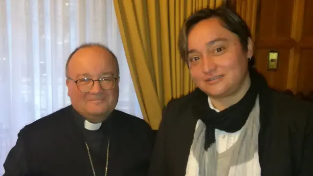 Elisa Fernández y Charles Scicluna.