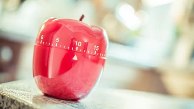 Un reloj de cocina que muestra 10 minutos.