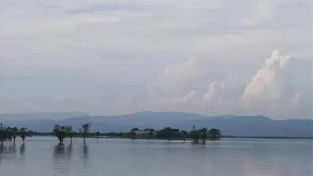 বাংলাদেশের হাওরের পরেই শুরু হয়েছে ভারতের মেঘালয়ের পাহাড়