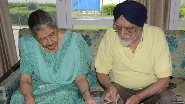 अमृत कौर आपले पती हरपाल सिंह यांच्याबरोबर चंदिगडमधल्या घरी. (2013)