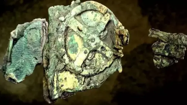 Fragile, intriguant et plein de surprises, le mécanisme est conservé au Musée archéologique national d'Athènes.