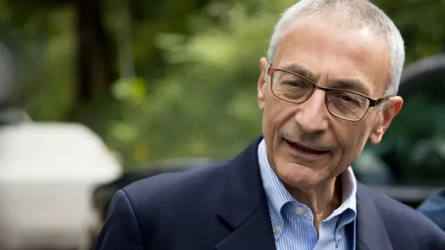 Clinton'ın kampanya ekibinin lideri John Podesta