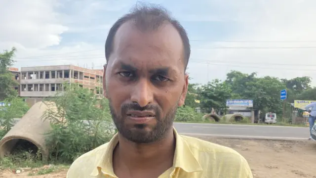 शिवपुर पंचायत के मुखिया महेश ठाकुर