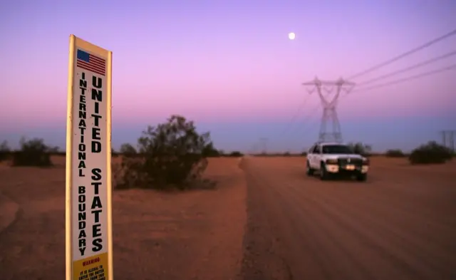 Patrulla migratoria al oeste de Winterhaven, California.