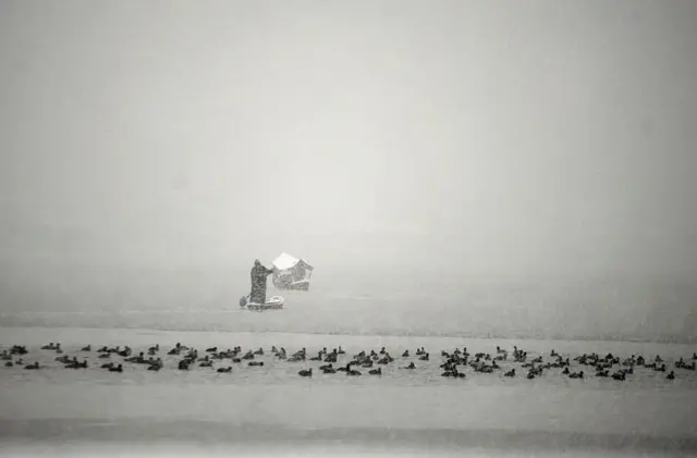 காஷ்மீர் மற்றும் சிம்லாவில் கடும் பனிப்பொழிவு (புகைப்படத் தொகுப்பு)