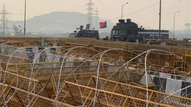 बॅरिकेड्स