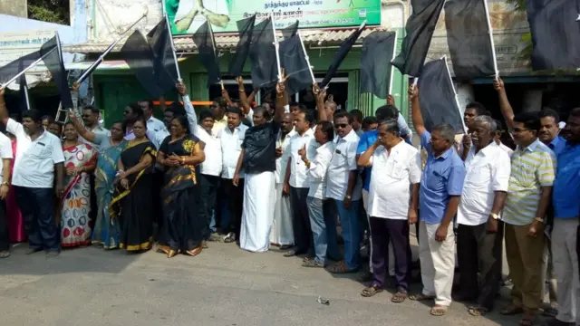 கருப்புக் கொடி ஆர்ப்பாட்டம்.