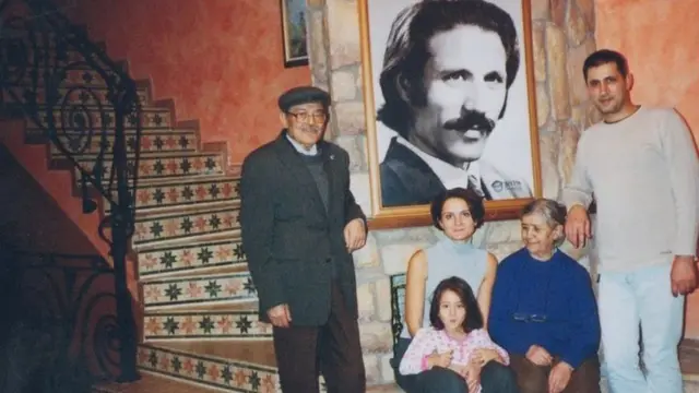 Mütevazı bir aileden gelen Kaftancıoğlu öldürülen gazeteci Ümit Kaftancıoğlu'nun oğluyla evli