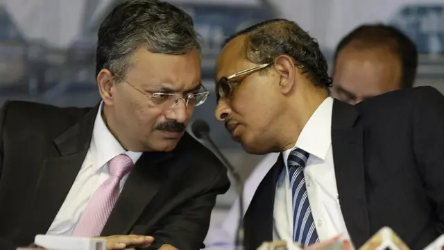 দীপক মিত্তাল (বাঁয়ে) ও এসসিএল দাস - ভারতীয় প্রতিনিধিদলের নেতৃত্বে থাকা দুই কর্মকর্তা