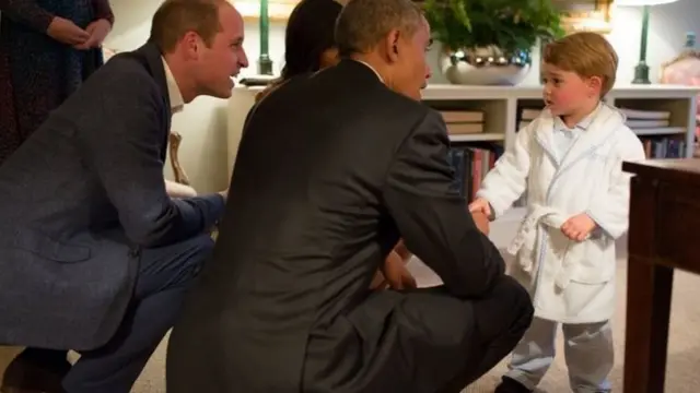 دیدار باراک اوباما با شاهزاده جورج در کاخ کنزینگتون در لندن در سال ۲۰۱۶