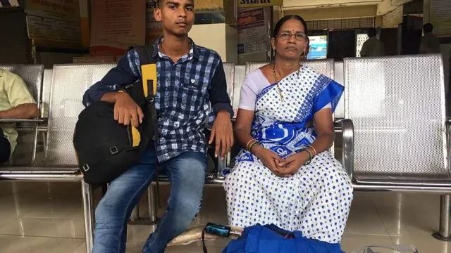 शुभांगी धुमाळ आणि त्यांचा मुलगा